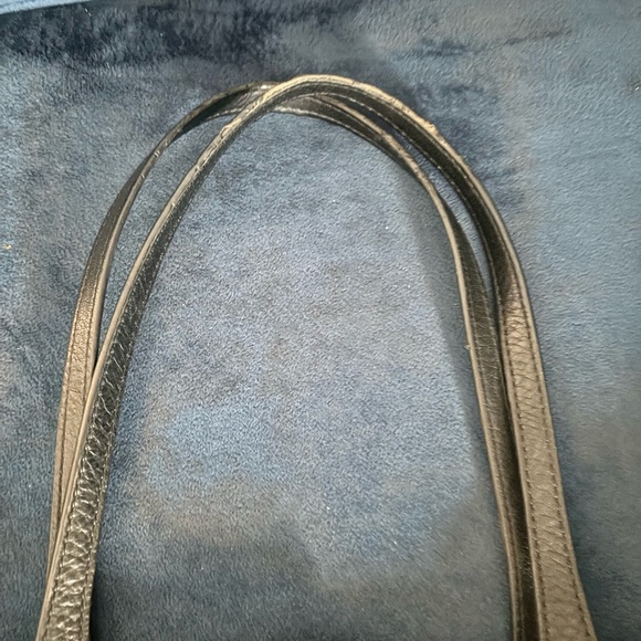 Tory Burch Meyer Plaque Pebbled Leather Tote Bag in black - Picture 15 of 15